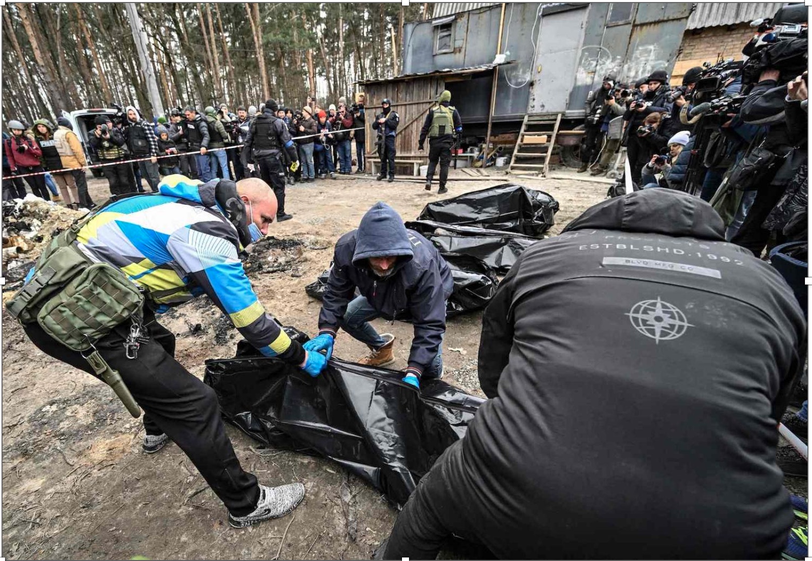 Cadavres mis dans des sacs mortuaires
