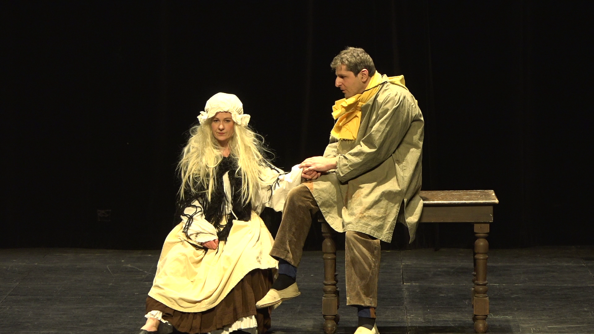 Martine (Antonine Bacquet) et Sganarelle (Nicolas Rigas)