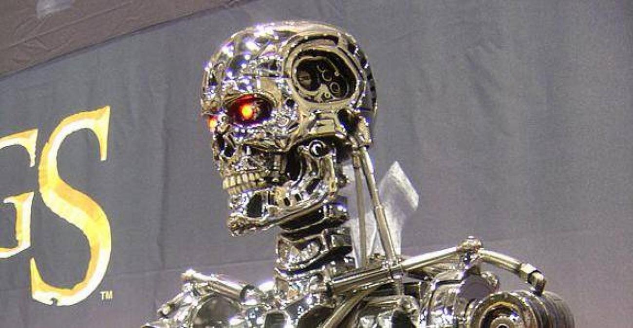 Terminator-robot-tueur-francesoir_field_image_de_base.jpg Le robot de Terminator.