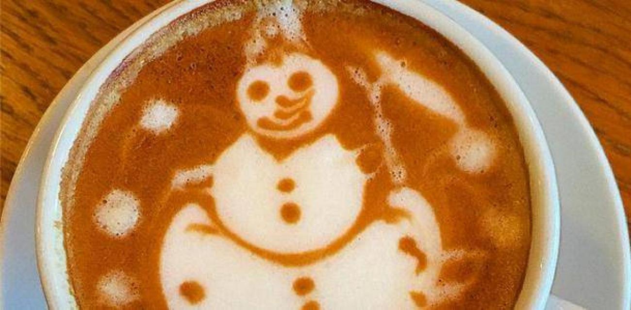 barista-dessin-lait-cafe-tasse-francesoir_field_image_de_base.jpg Barista: dessin au lait dans une tasse de café.