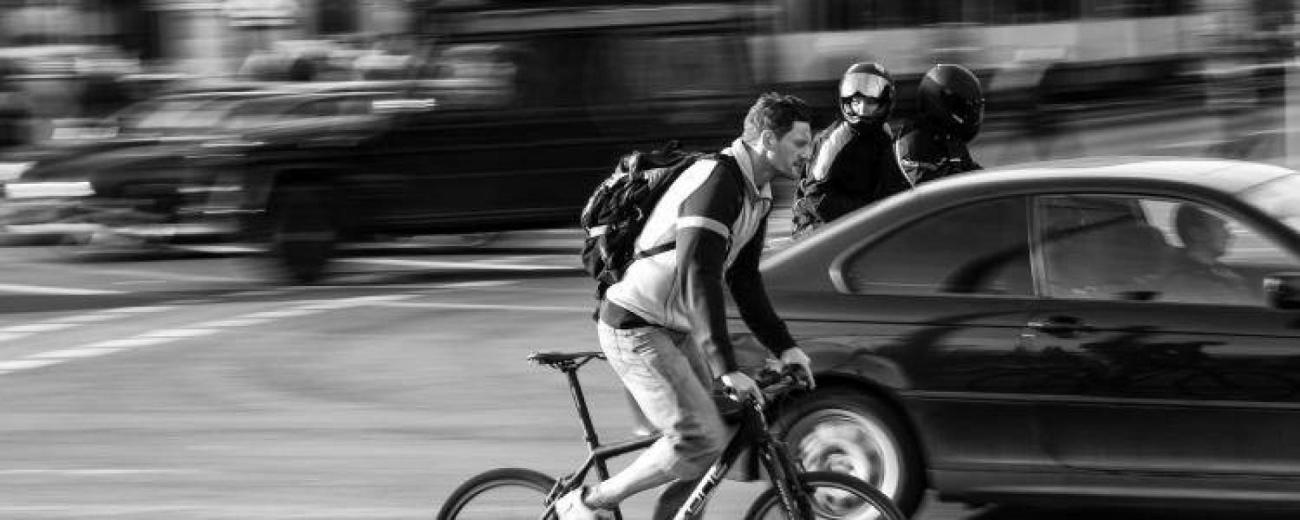 cycliste-rue-circulation-illustration-francesoir_field_image_de_base.jpg Un cycliste.