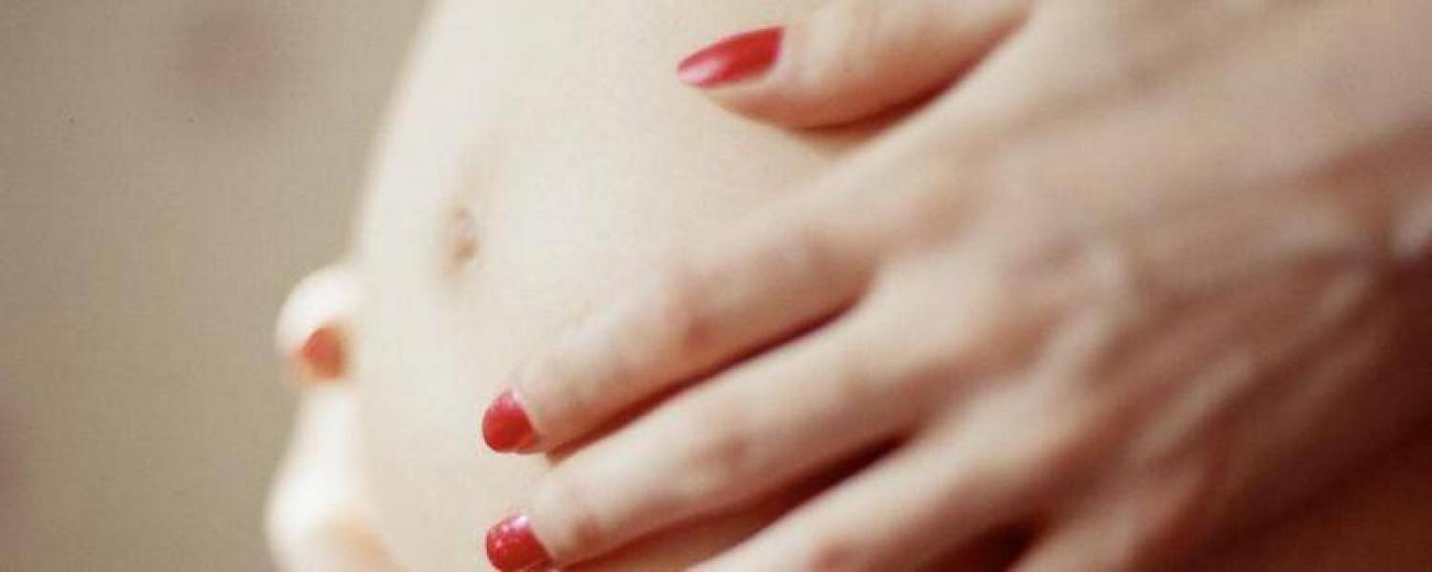 sante-grossesses-enceintes-francesoir_field_image_de_base.jpg Le ventre d'une femme enceinte.