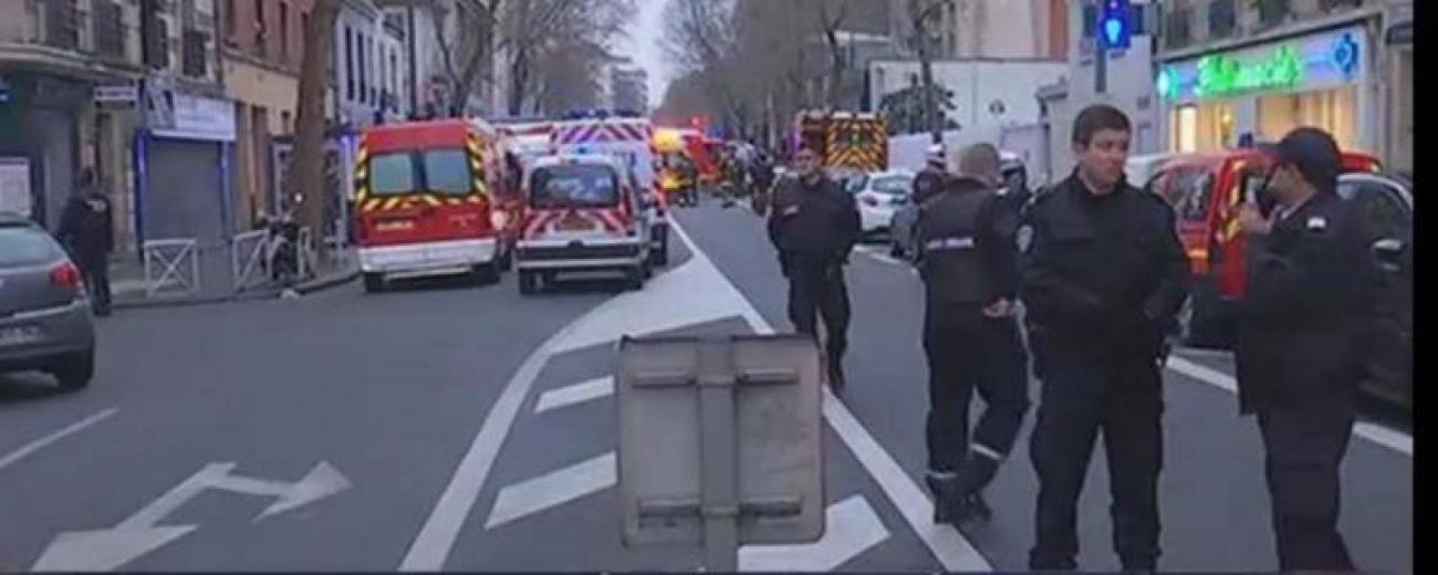 fusillade-montrouge-francesoir_field_image_de_base.jpg La police et les pompiers sur place après la fusillade de Montrouge.