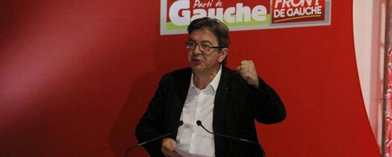 jean-luc-melenchon-buste-tribune-fdg-francesoir_field_image_de_base.jpg Jean-Luc Mélenchon martèle son poing de vue.