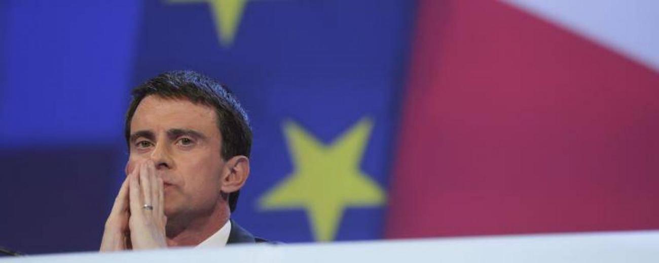 manuel-valls-drapeaux-francais-europeens-premier-ministre-francesoir_field_image_de_base.jpg Manuel Valls.