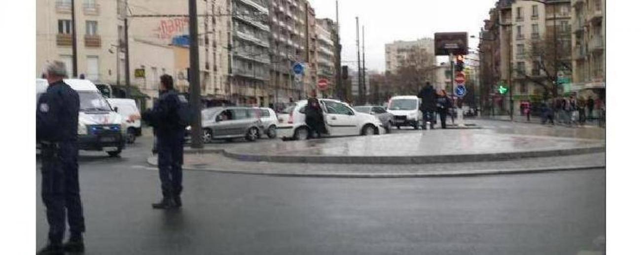 porte-de-vincennes-epicerie-casher-francesoir_field_image_de_base.jpg Les forces de police sont déployés Porte de Vincennes pour une prise d'otage.