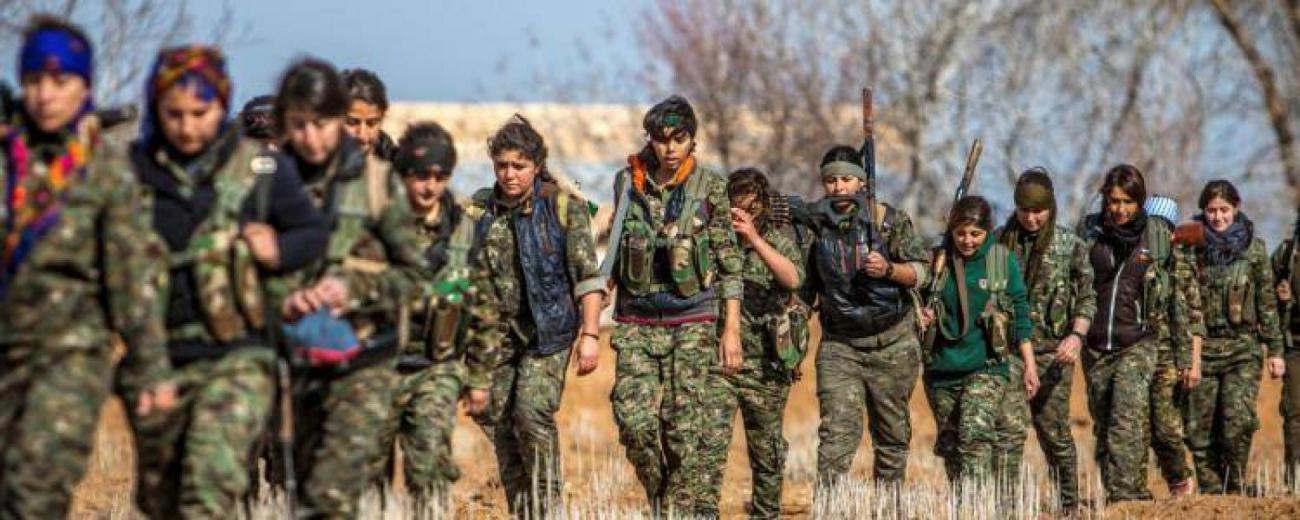 ypg-kobane-francesoirjpg_field_image_de_base.jpg Des combattantes des forces d'autodéfense kurde, qui ont défait les djihadistes de l'Etat islamique à Kobané.