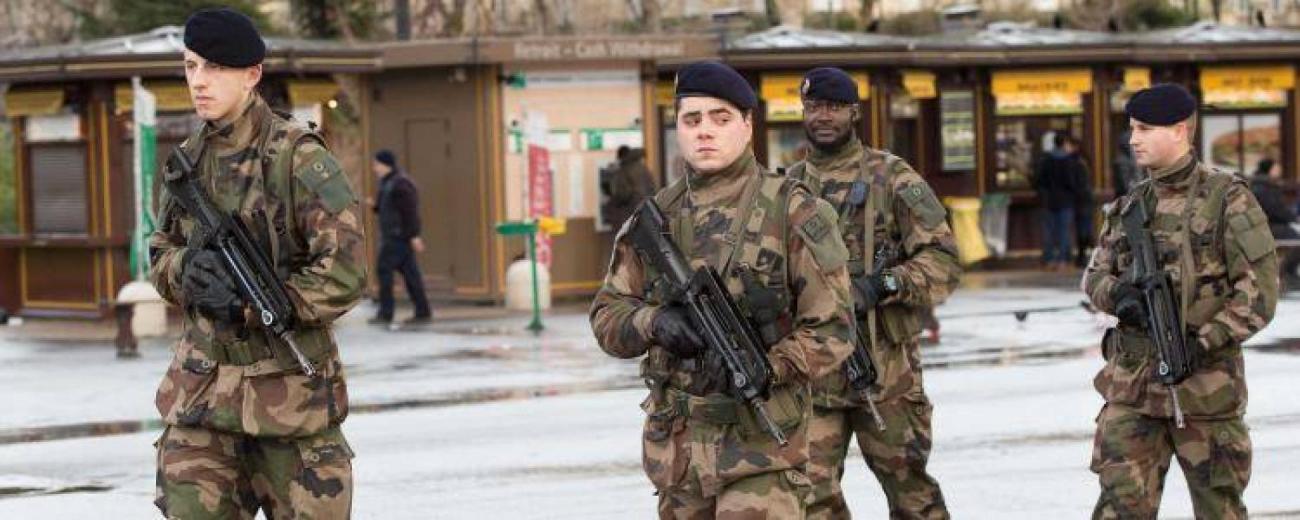 militaires-france-patrouille-vigipirate-terrorisme-francesoir_field_image_de_base.jpg Patrouille Vigipirate.