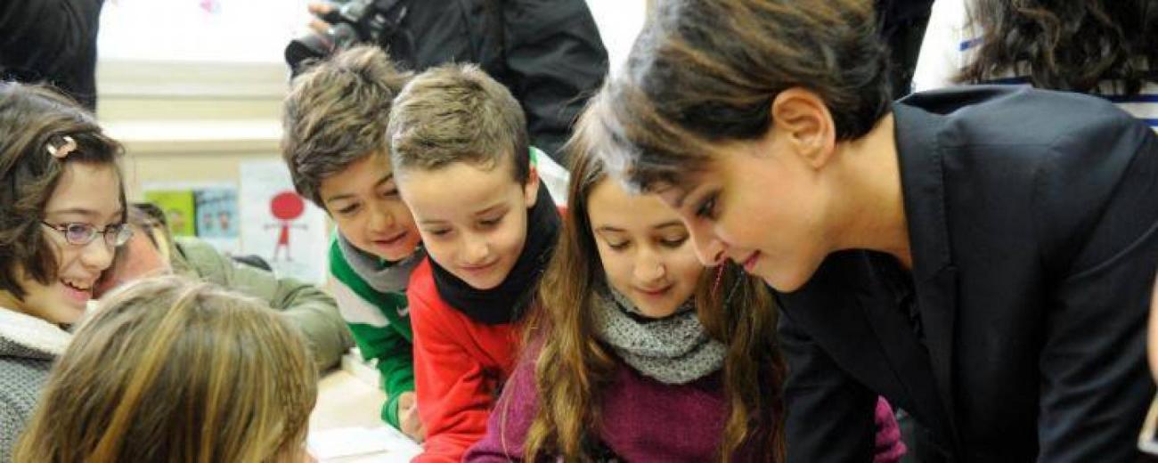 najat-vallaud-belkacem-ecole-francesoir_field_image_de_base.jpg Najat Vallaud-Belkacem en déplacement dans une école primaire à Pantin (banlieue parisienne).