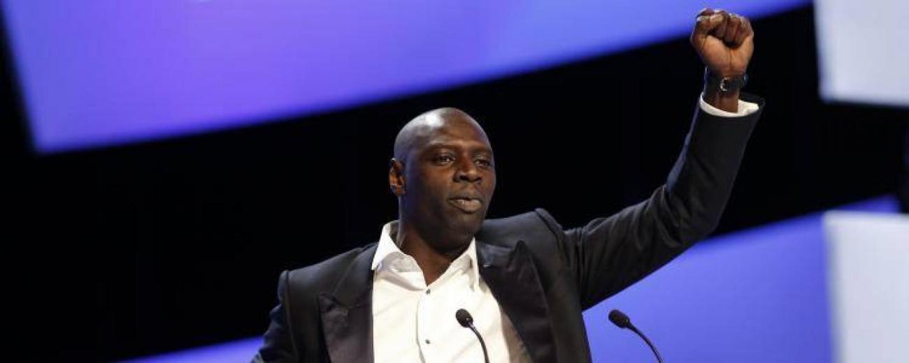 omar-sy-acteurs-films-cesar-francesoir_field_image_de_base.jpg Omar Sy remporte le César du meilleur acteur pour "Intouchables" en 2012.