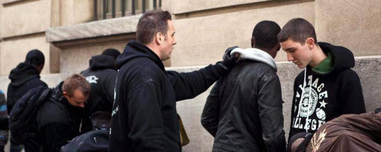 police-controle-identite-facies-francesoir_field_image_de_base.jpg La police française est régulièrement accusée de pratiquer des contrôles au faciès.