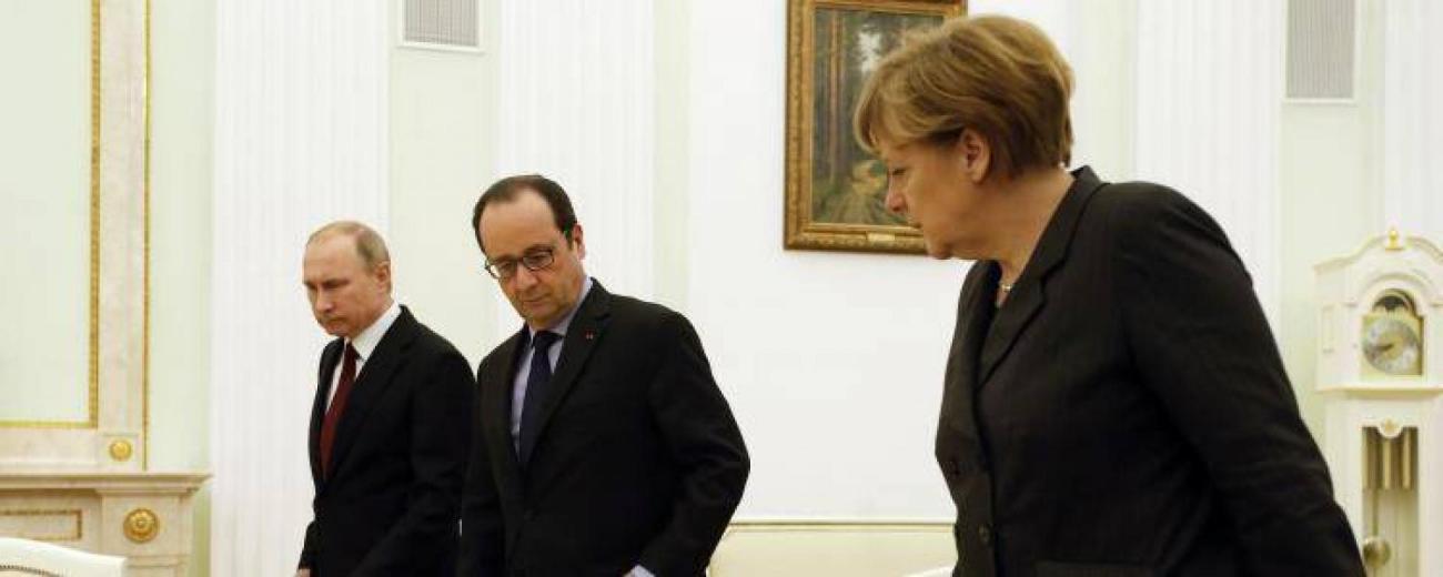 poutine-hollande-merkel-francesoir_field_image_de_base.jpg Poutine, Hollande et Merkel à Moscou vendredi 6.