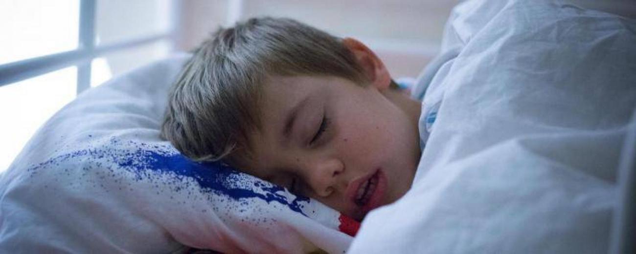 sieste-enfant-francesoir_field_image_de_base.jpg Un enfant en train de faire la sieste.