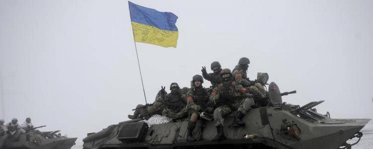 soldats-ukraine-loyalistes-kiev-pro-russes-armes-combats-francesoir_field_image_de_base.jpg Les troupes loyalistes.