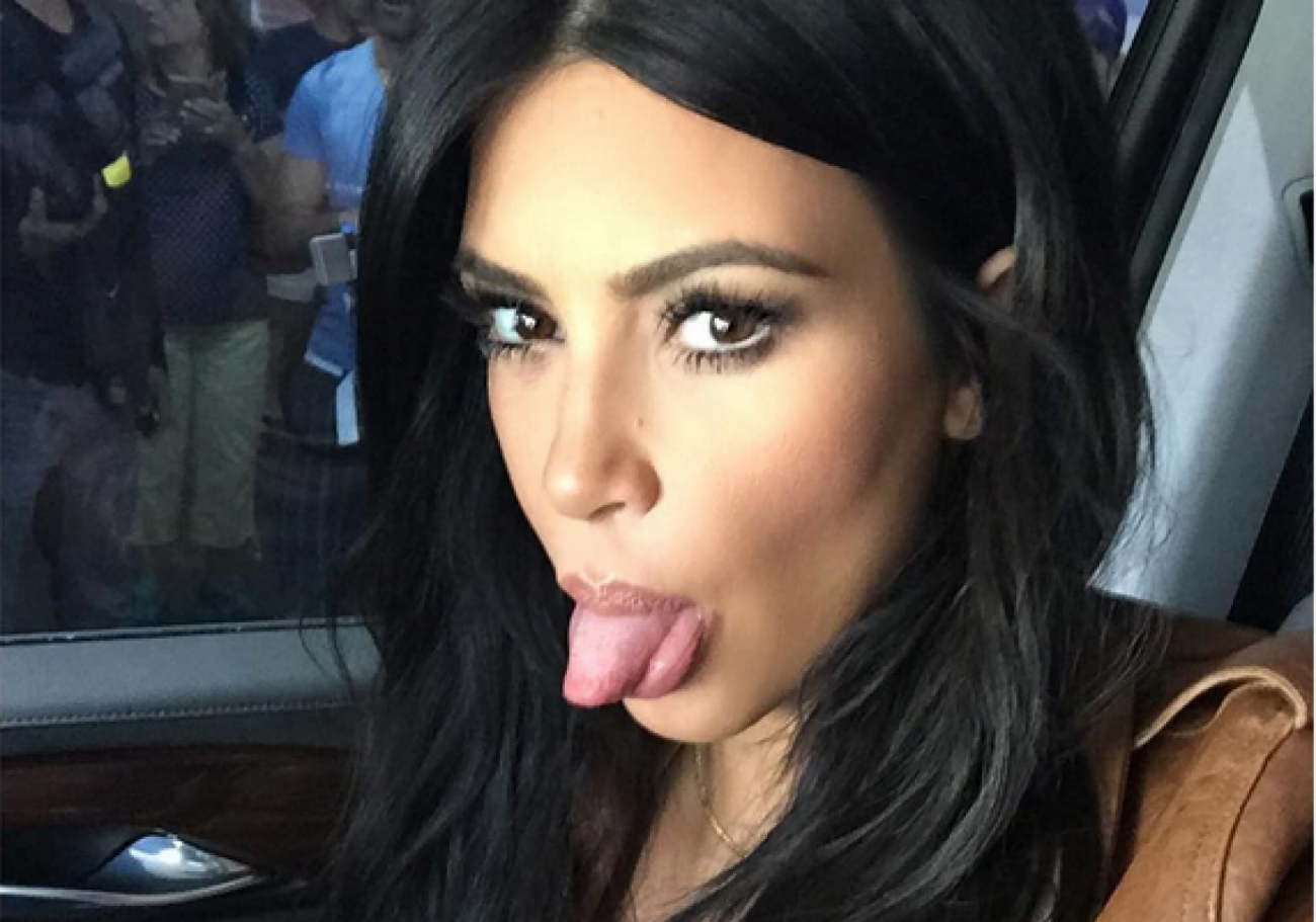 kim-kardashian-instagram-tire-la-langue-francesoir.png Kim Kardashian Instagram Tire La Langue Juillet 2015