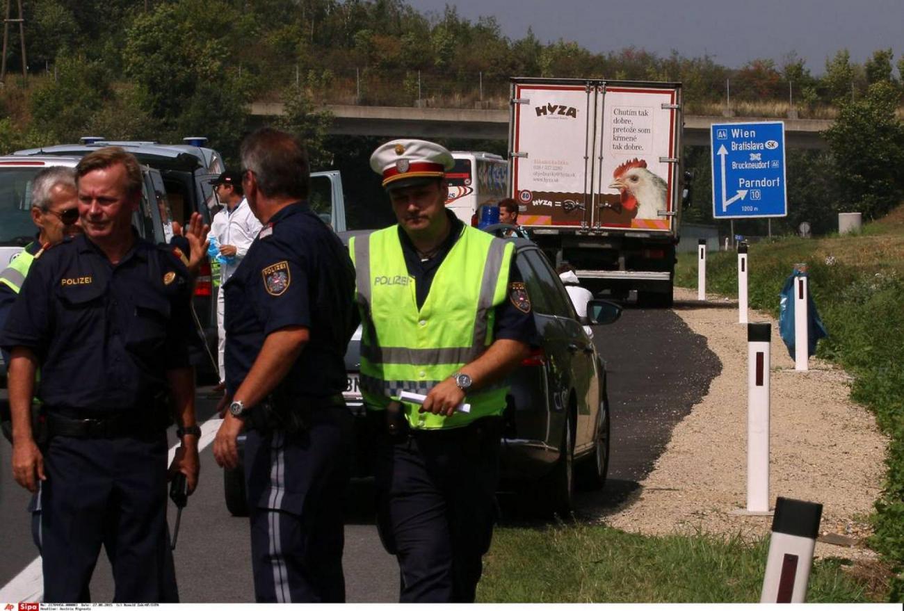 migrants-autriches-camions-autoroutes-morts-francesoir.jpg Le camion dans lequel des dizaines de migrants ont été retrouvés morts en Autriche