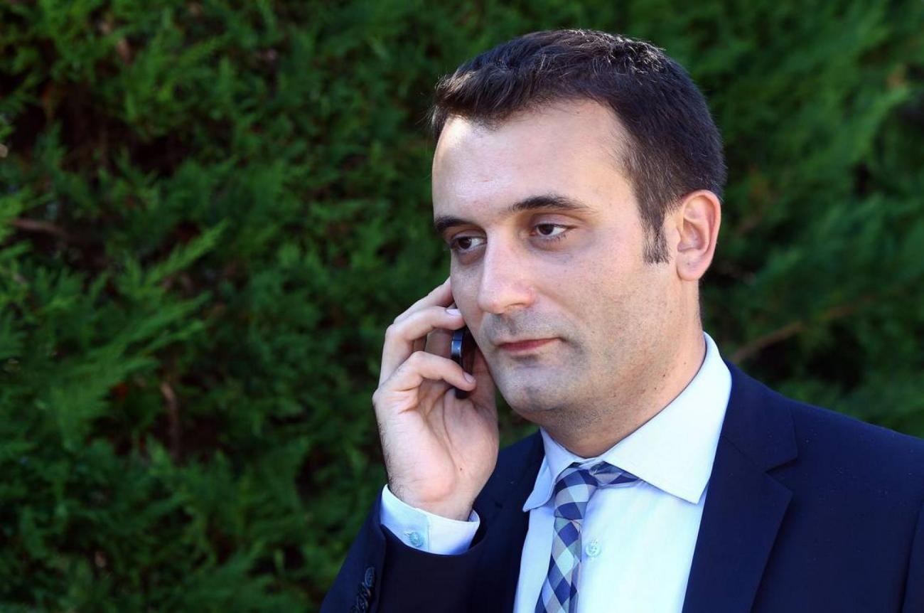 florian-philippot-buste-telephone-francesoir.jpg Le vice-président du FN, Florian Philippot.