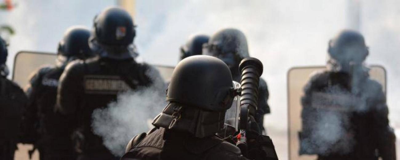 gendarmes-france-manifestation-violences-lacrymogenes-francesoir_field_image_de_base.jpg Des gendarmes.