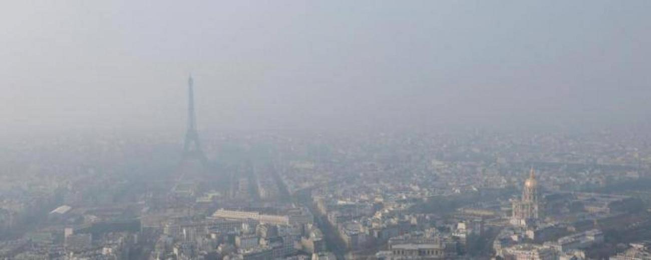 paris-pollution-tour-eiffel-francesoir_field_image_de_base.jpg La Tour Eiffel dans un nuage de pollution.