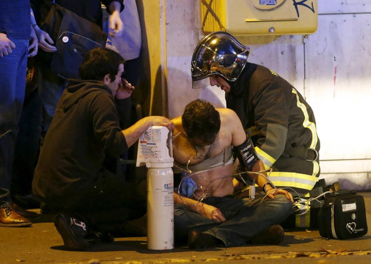 attentats-bataclan-francesoir.jpg Attentats Paris 13 nov 2015 Bataclan Blessé