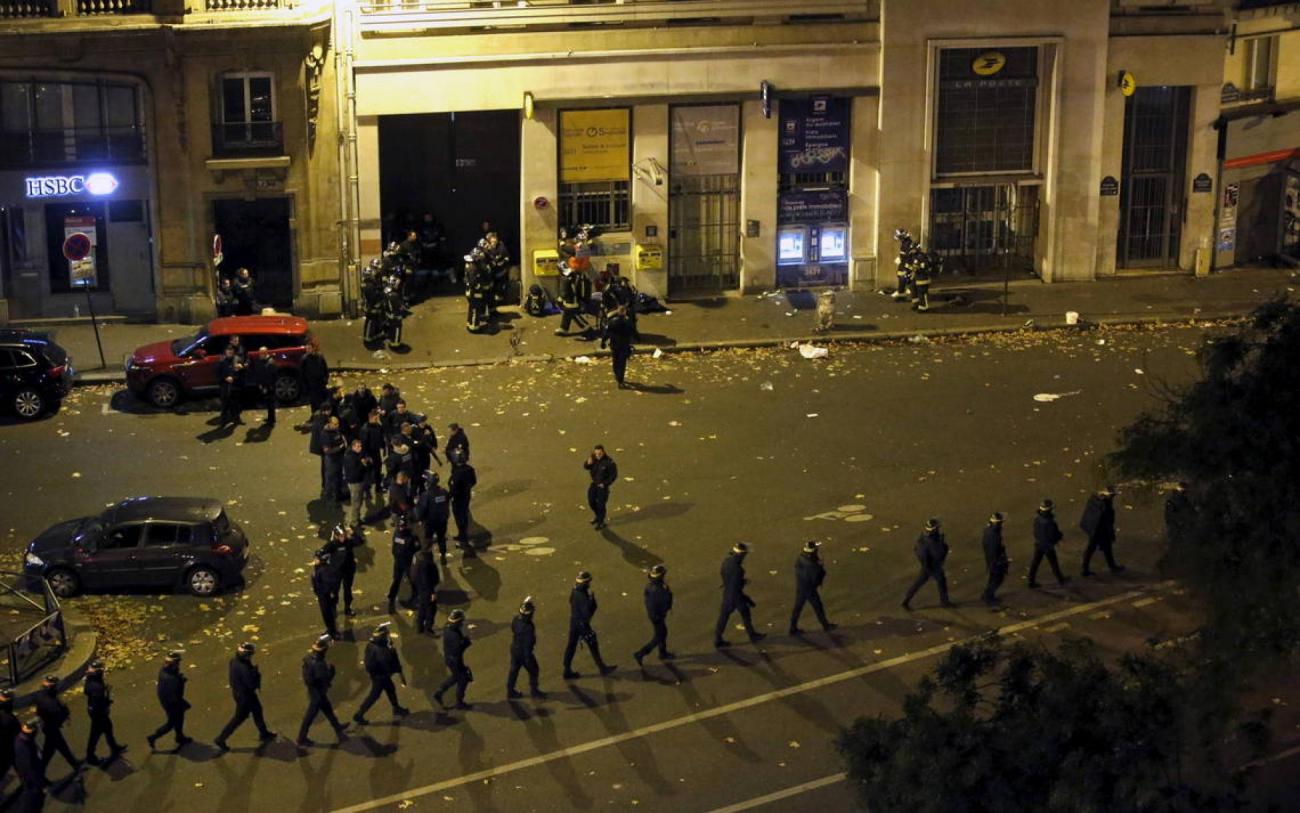 attentats-bataclan-francesoir_0.jpg Attentats Paris 13 nov 2015 Bataclan Cordon Police