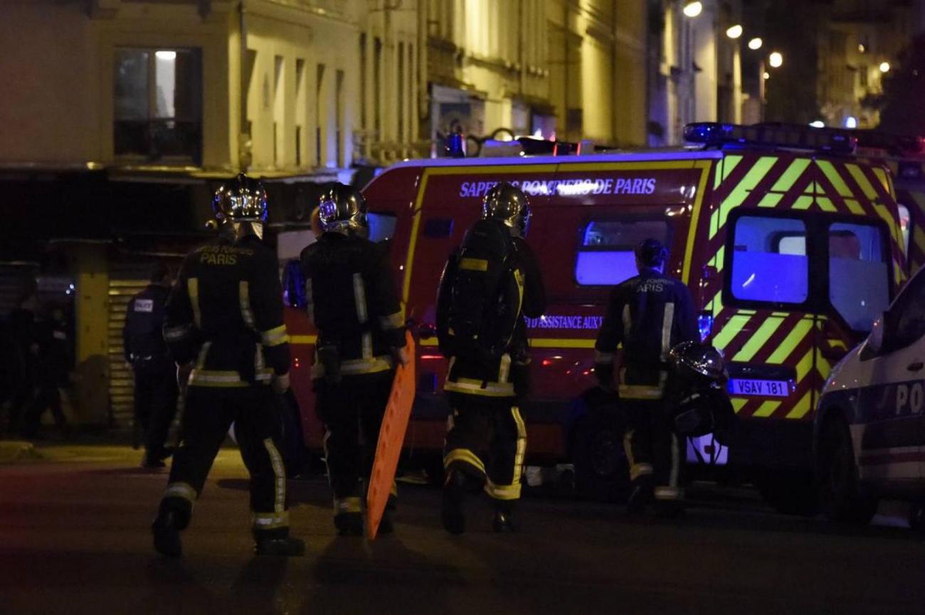 attentats-paris-bataclan-francesoir_0.jpg Attentats Paris 13 nov 2015 Victimes Trottoir Restaurant
