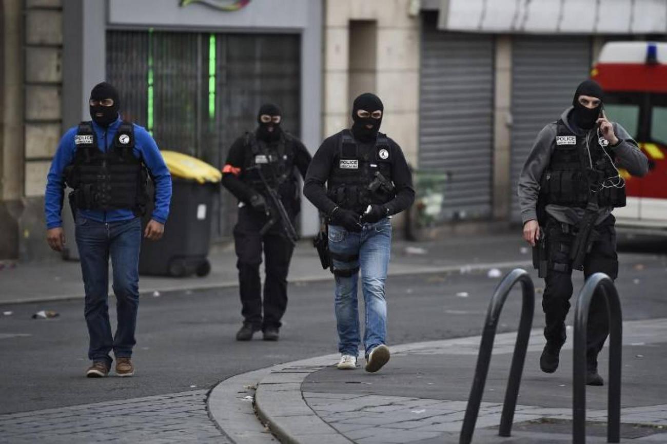 attentats-paris-saint-denis-operation-terrorisme-tirs-retranche-morts-kamikaze-daech-francesoir.jpg L'intervention est en cours.