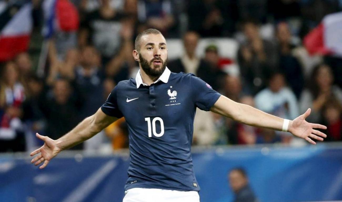 karim-benzema-en-bleu-victoire-francesoir.jpg La carrière de Benzema pourrait être impacter par ses démêlés avec la justice.