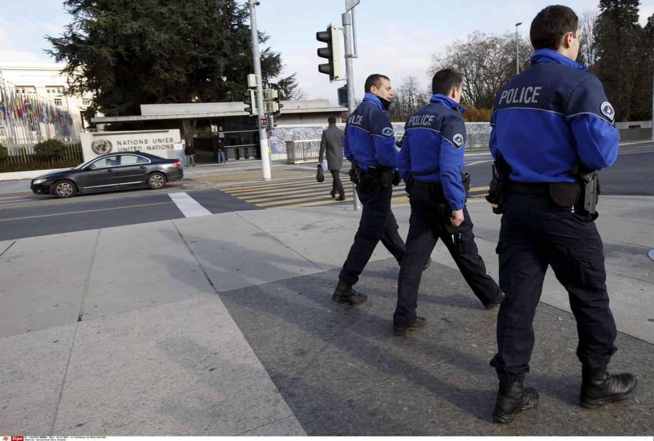 police-suisse-francesoir.jpg Des policiers suisses.