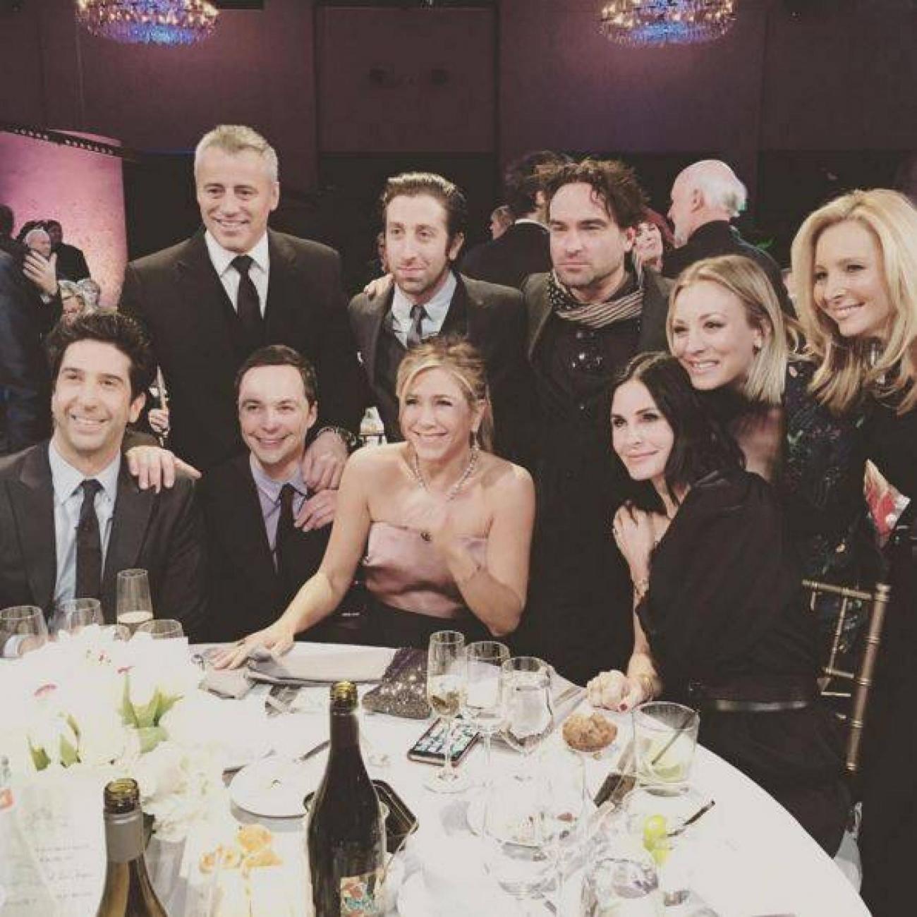 friends-francesoir.jpg L'équipe de "Friends" et de "The Big Bang Theory".