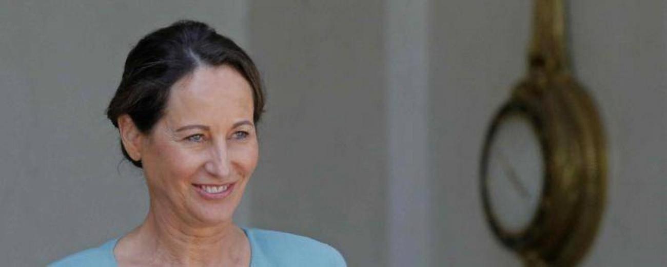 segolene-royal-buste-souriante-francesoir_field_image_de_base.jpg Ségolène Royal sur le perron de l'Elysée.