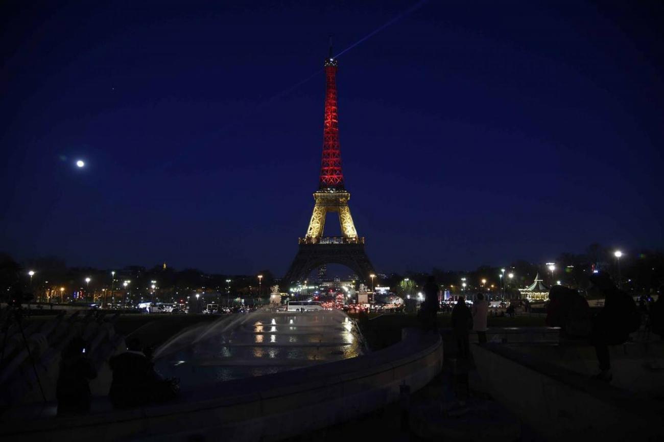 tour-eiffel-francesoir_2.jpg La Tour Eiffel illuminée aux couleurs de la Belgique.