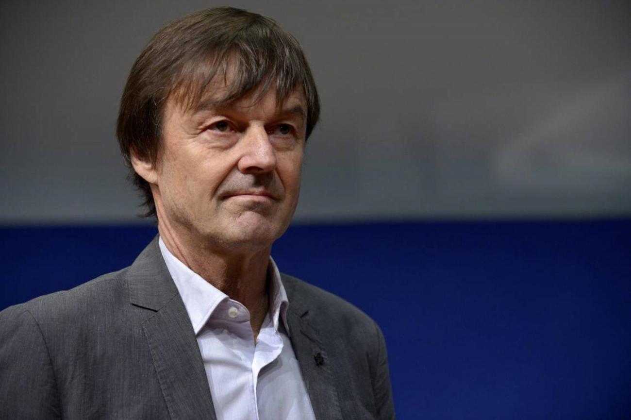 000_6d5ut.jpg Nicolas Hulot buste sérieux