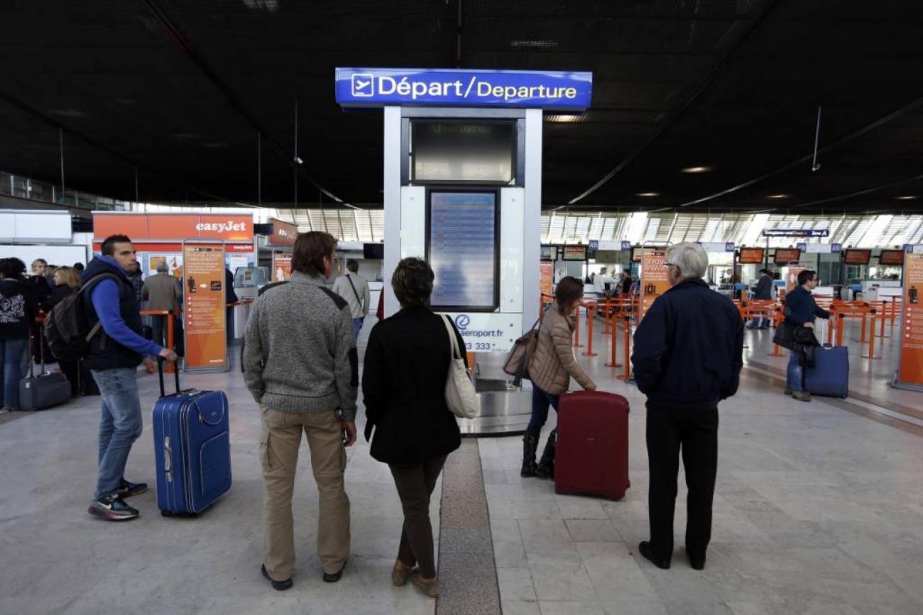 aeroport-francesoir_0.jpg Des personnes dans un aéroport.
