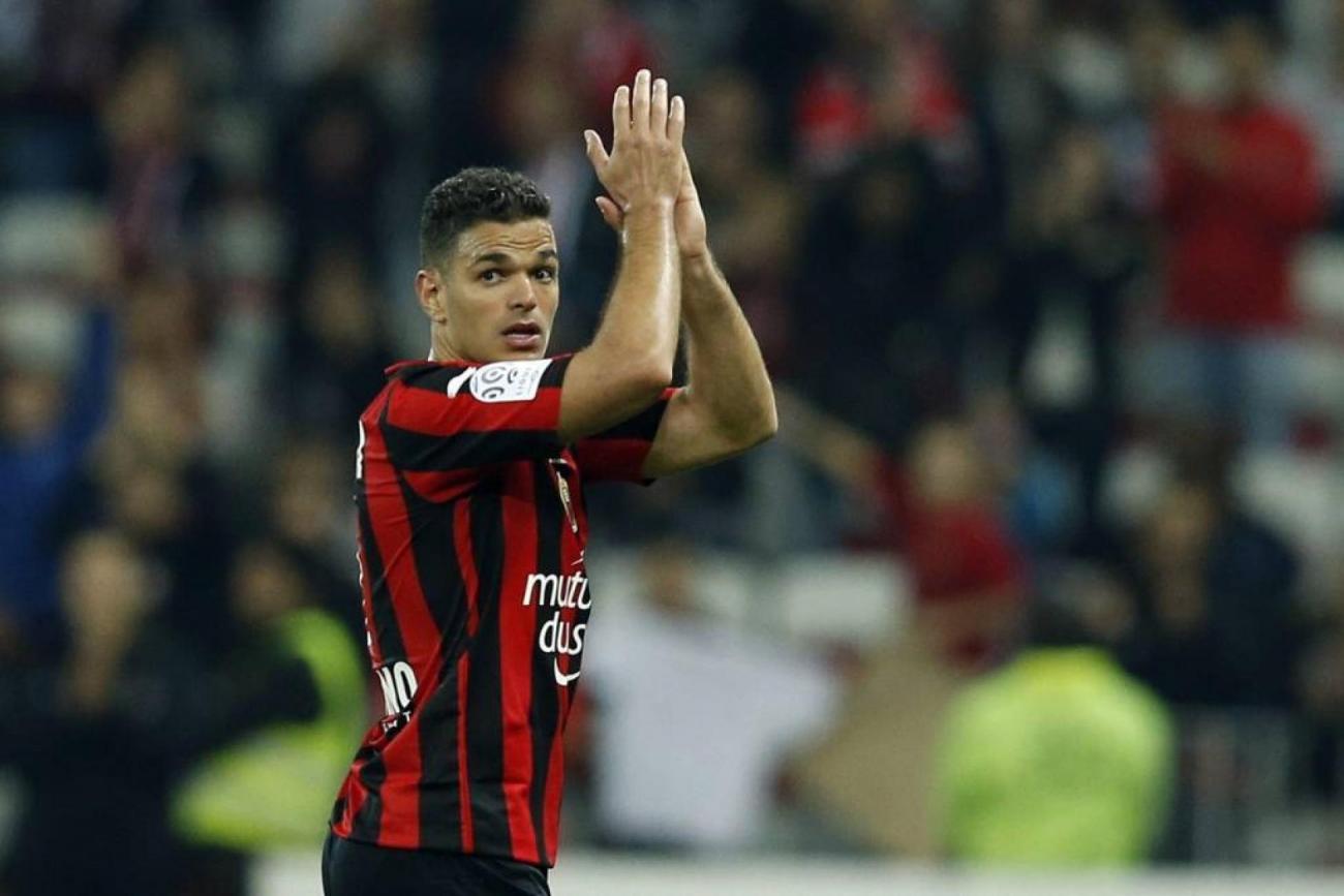 ben_arfa.jpg Hatem Ben Arfa applaudit Football