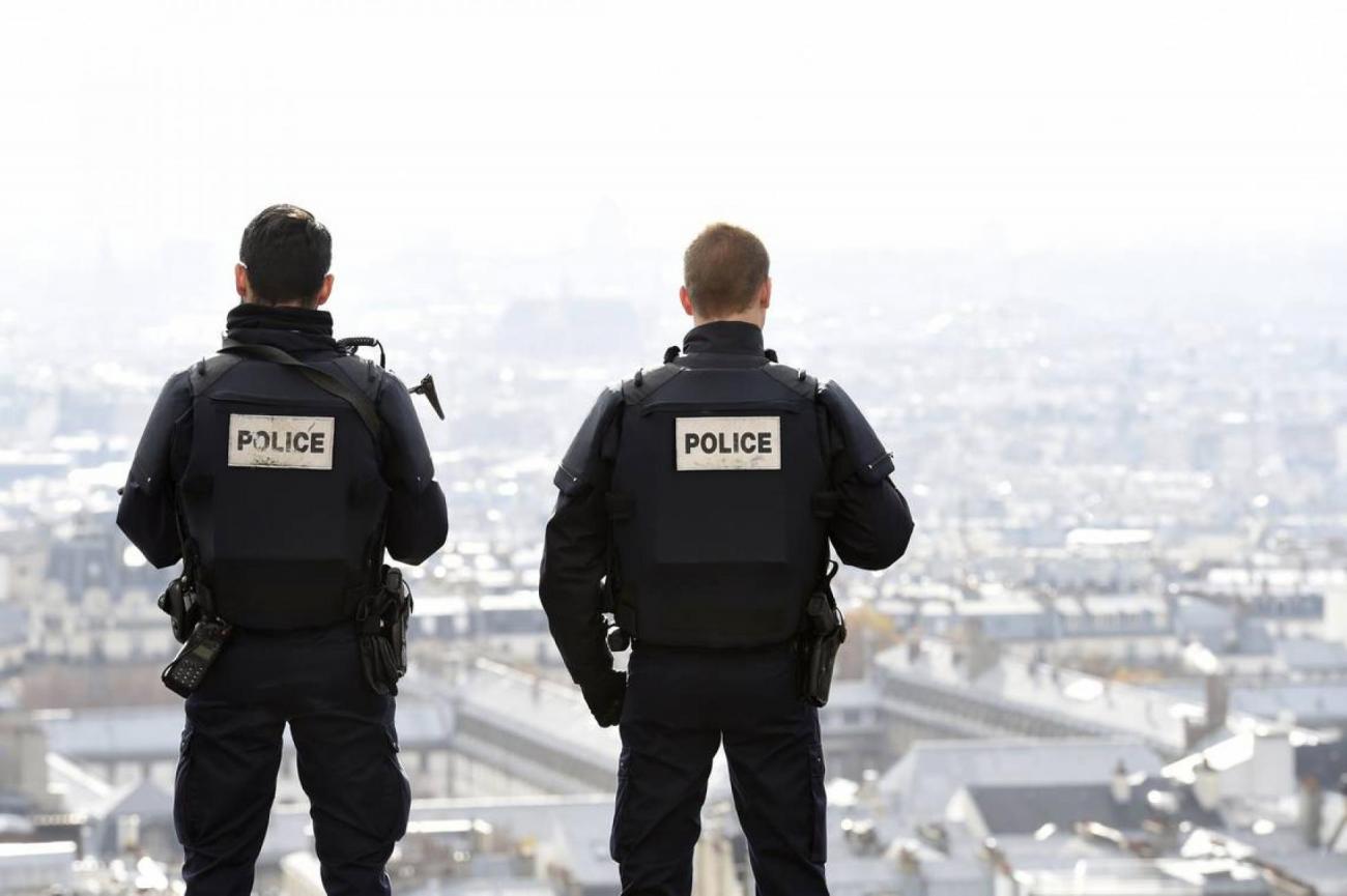 police-policiers-etatdurgence-terrorisme-francesoir.jpg Deux policiers à Paris.