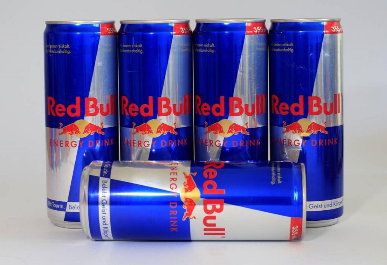 red-bull-francesoir.jpg Des canettes de Red Bull.