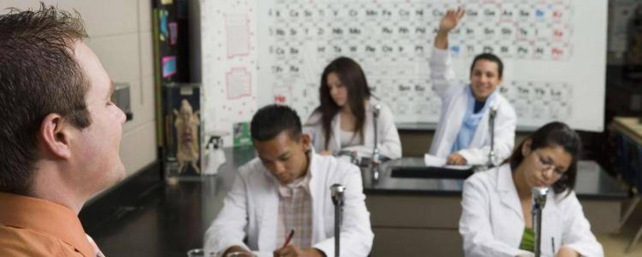 classe-etudiants-francesoir_field_image_de_base.jpg Des étudiants en classe.