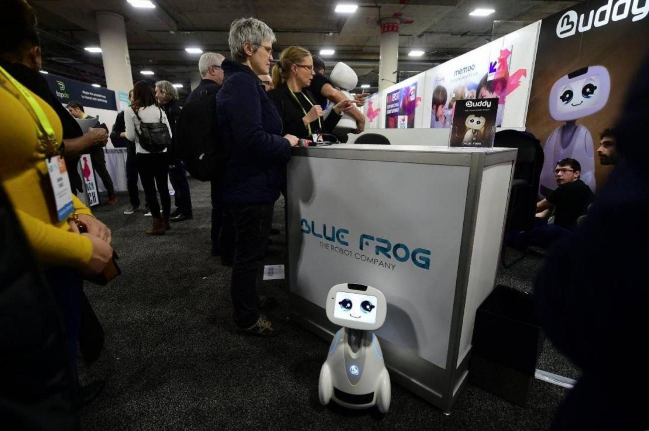 images/c27812e95f2e1aecbed36a39f856bb9054fe80ff.jpg Buddy, robot domestique développé par Blue Frog, présenté dans un salon de Las Vegas, à 5 janvier 20