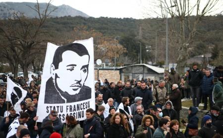 images/2019/ee806b5651b7831fefdf955ffde02b32fd271d80.jpg Un portrait d'Yvan Colonna lors d'une manifestation de soutien à Corte, le 6 mars 2022 en Haute-Corse